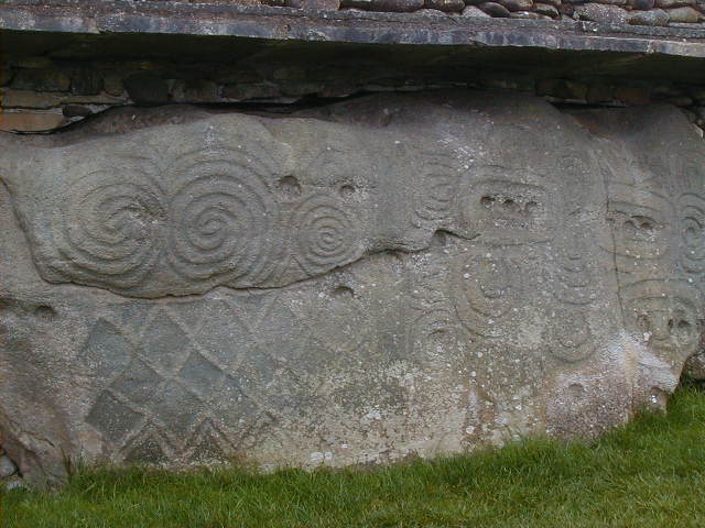 oct 14 hill tomb carving 2.JPG, 62019 bytes, 10/14/2001