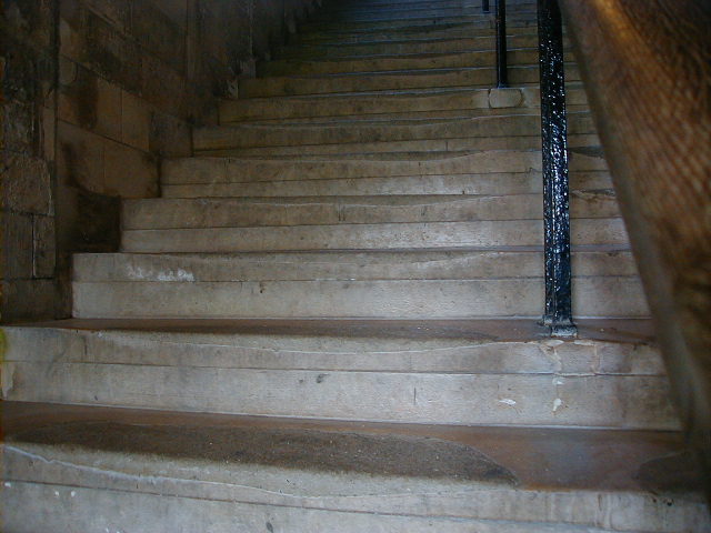 8oct canterbury worn stairs.JPG, 63827 bytes, 10/8/2001