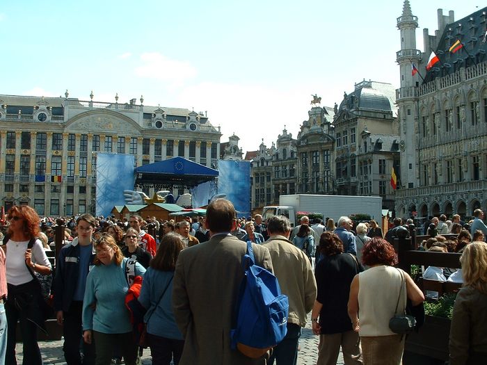 crowded EU celebration.JPG, 5/2/2004, 91 kB