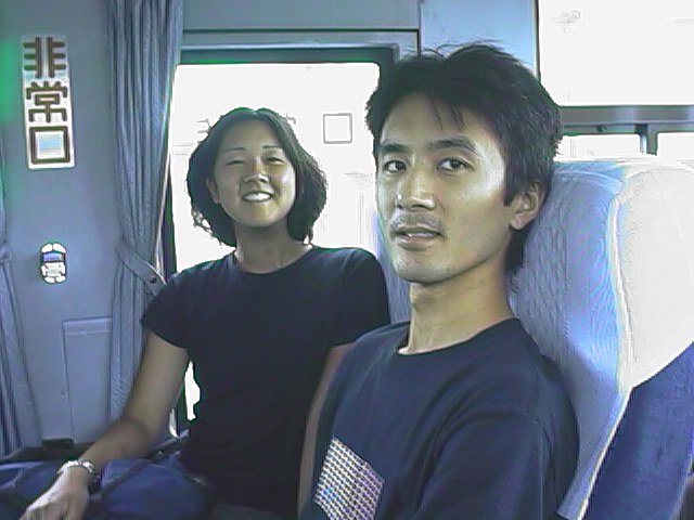 kelli and rickman on the bus to fukuoka.jpg, 54666 bytes, 9/24/1999