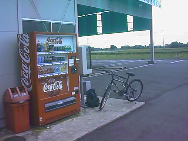 rest stop in the middle of nowhere near yamato.jpg, 55326 bytes, 9/25/1999
