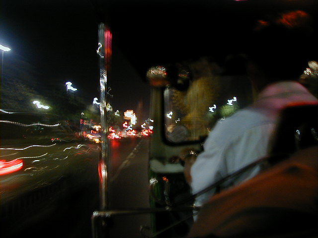 tuktuk1.jpg, 53159 bytes, 1/1/2001