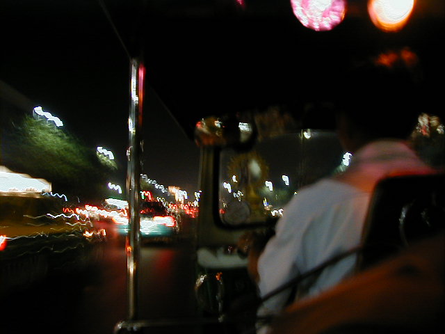 tuktuk3.jpg, 51381 bytes, 1/1/2001