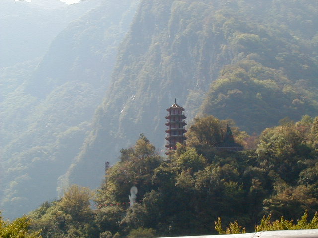 tg - pagoda 4.JPG, 1/3/2005, 63 kB