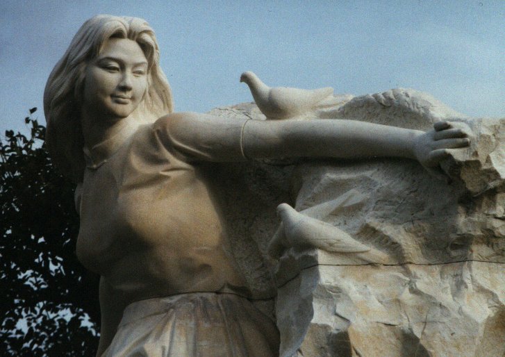 nj - peace park statue.jpg, 77178 bytes, 12/5/1999