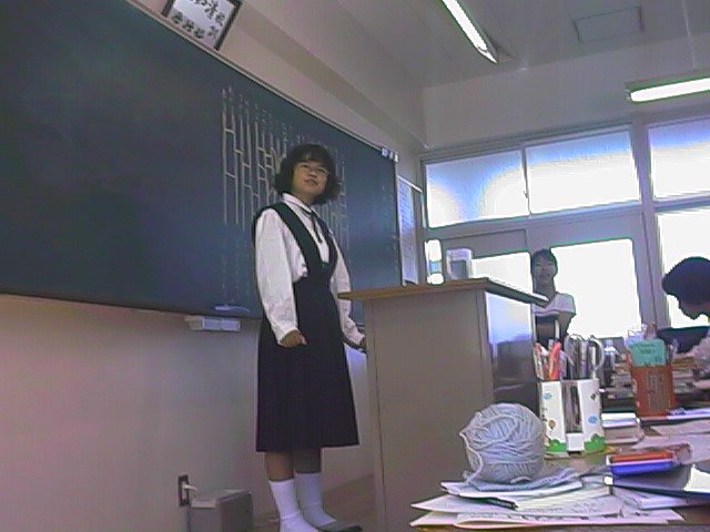 not quite sure she knows the answer at ushizu.jpg, 50993 bytes, 10/4/1999