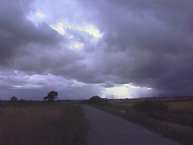 the impending storm.jpg, 27582 bytes, 10/2/1999