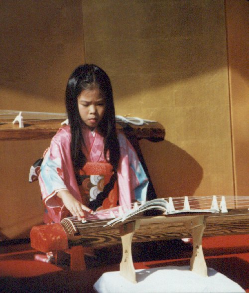 young musician at tea ceremony.jpg, 67793 bytes, 10/27/1999