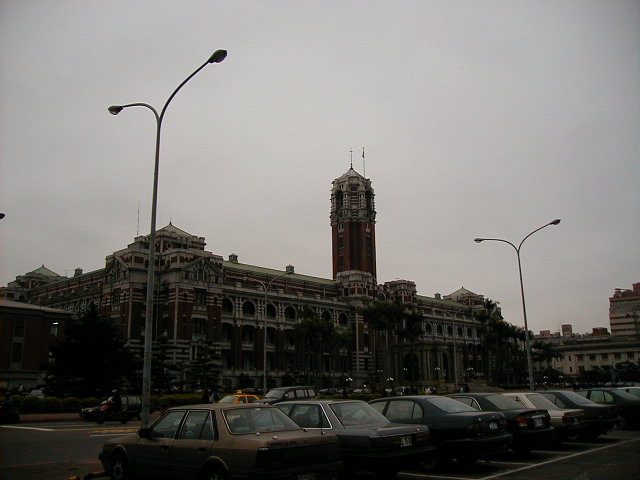 presidential palace.JPG, 1/3/2005, 54 kB