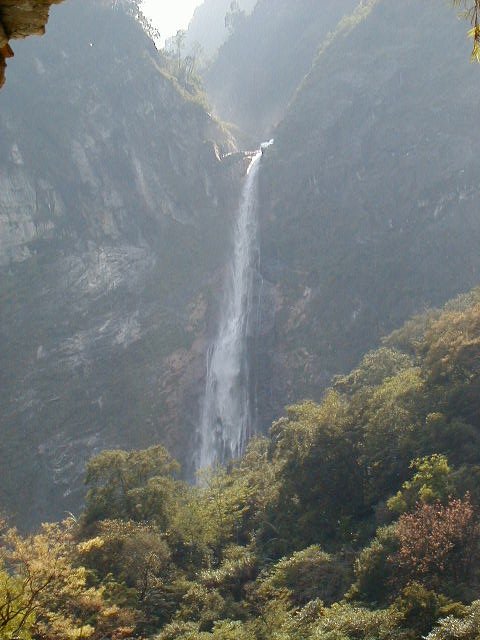 tg - big waterfall.JPG, 1/3/2005, 60 kB